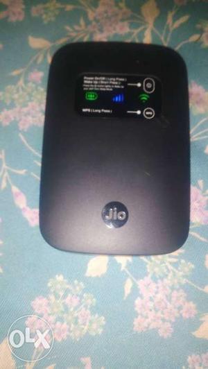 Jio jiofi 3_4g WiFi 4 month old with box charger