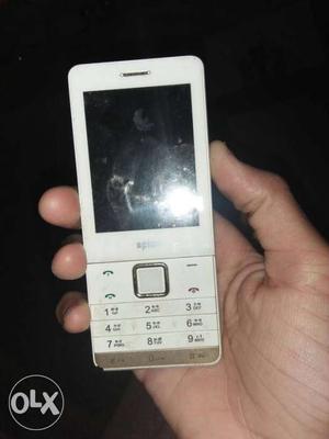 This mobile used only 6 month One hand