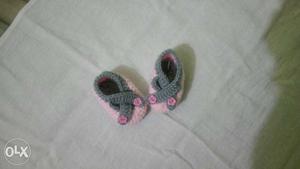 Toddler's Pair Of Gray Pink And White Floral Knitted Shoe