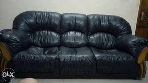 3 years old sofa set good condition 1 3-seater