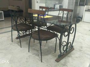 4 Chair Dinning Table