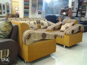 Beautiful fabric sofa set 5 seater.