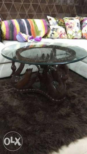 Beautiful solid wood central table in good