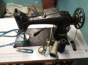 Black Sewing Machine Set