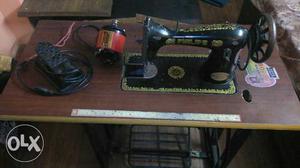 Black peddle Treadle Sewing Machine