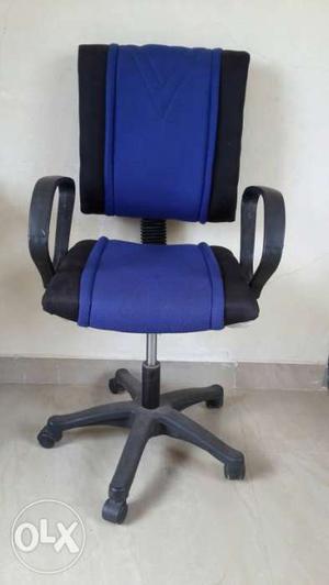 Blue Hydronic Executive Chair only 1 Hardly used