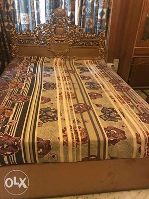 Carving bed with two side tables, good quality