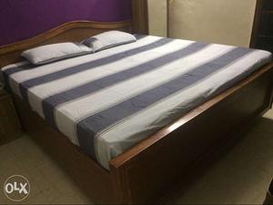 Double bed for Sale, Dimensions: xx600mm,