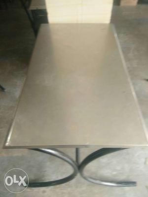 Good acec table havy colety " only table not chair including