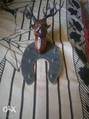 Moose head key holder Varnished wood, with laminate