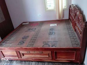 Teak wook king size bed, 6 months old, new one