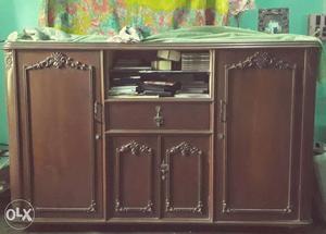 Tv cabinet in very good condition.