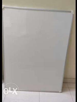 White board size 4* 3 Total number of items:2