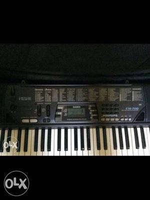 Casio CTK700 available in mint condition along