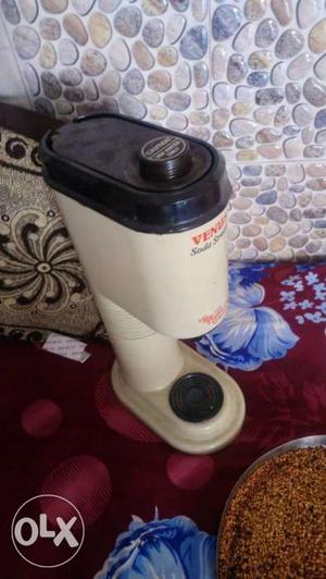 Soda maker working condition