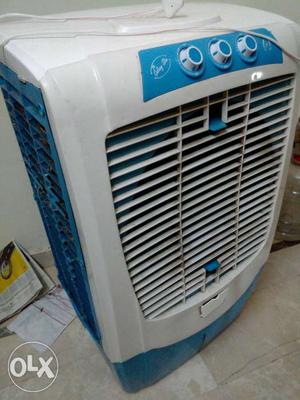 4 mnth old cooler in good condition..