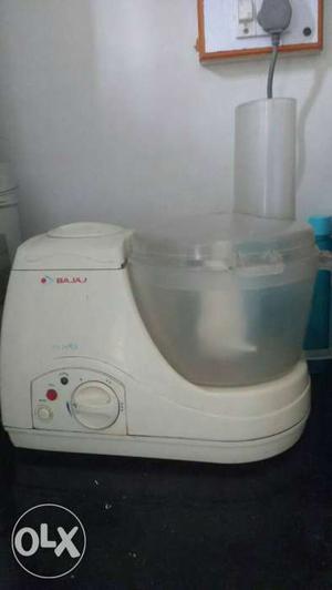 Food processor Bajaj n very good condition, with all