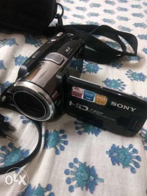 Handy cam with bag charger brand new condition
