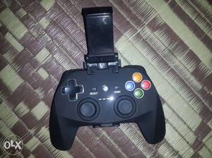 Hi m selling my mobile gaming console...jst buyed