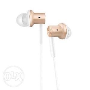 Mi earphone pro almost new condition White n gold