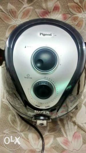 New pigeon 2.2 litre air fryer used only once