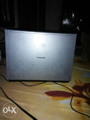 Toshiba laptop core2duo 1 gb 160 gb 13.3 "