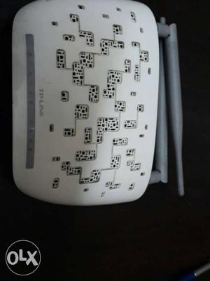 White And Black Tp-link Wifi Router