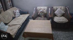 3+2 sofa set with center table for Sale..