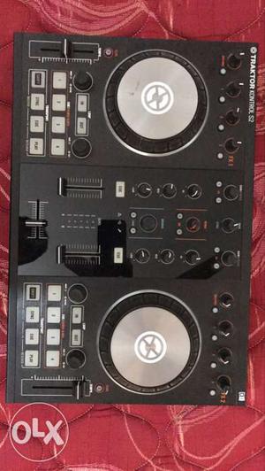 DJ Traktor S2 controller (Native instruments)