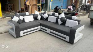 A six seetar sofa corner and two year full