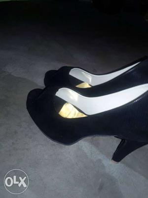 Black heel sandal with a low price... not used