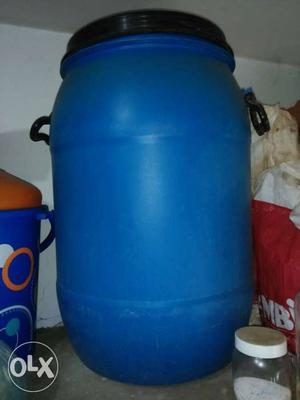 Brand new water storage can with handle