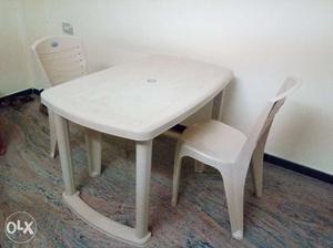 Fiber table and chair. Used only 1 year.