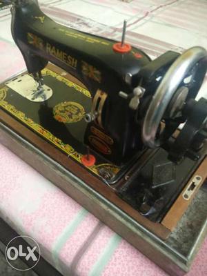 Hand sewing machine. Works perfectly. No damage.