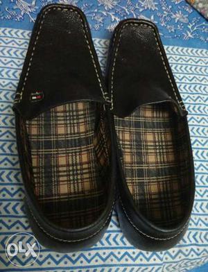 New Branded Shoes black leather n printed sole.