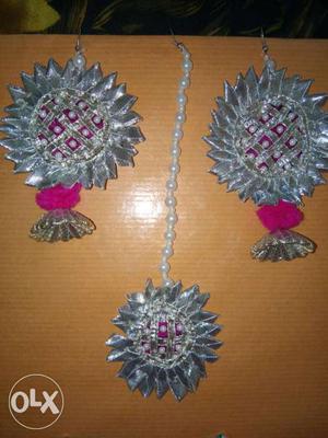 Pair Of Gray Flower Dangling Earrings With Pendant Necklace
