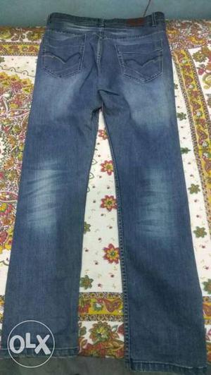 This is 34 size jeans, good condition..