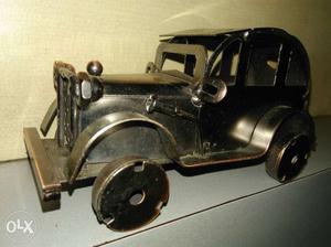Antic car (showpiece)