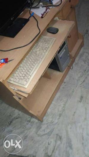 Computer table no chair