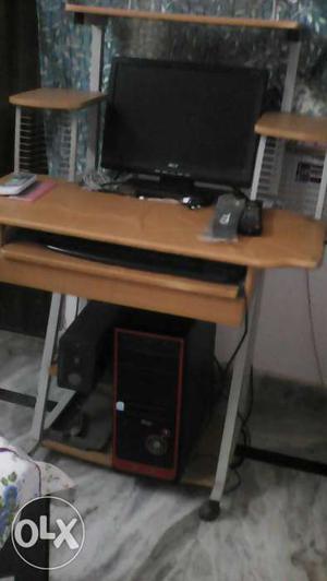 Desk top with all accessories want to sell ups n