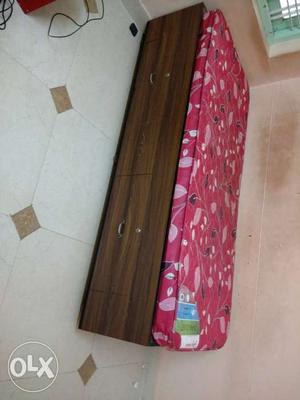 Single bed with Godrej mattress good condition