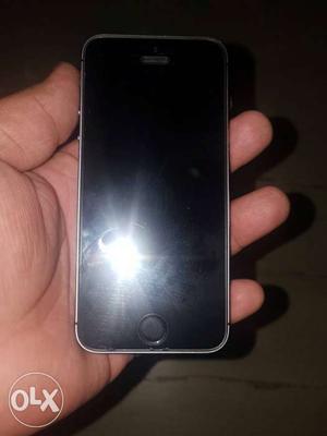 Apple i phone 5s 32 GB space grey colour a very