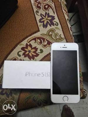 Apple iPhone 5S 32Gb, an year old but in showroom