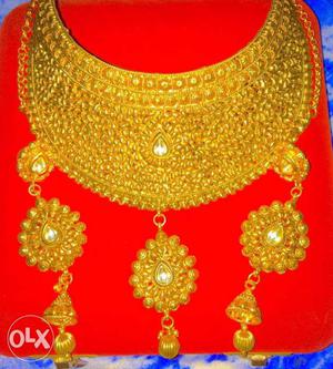 Beautiful Golden Necklace Set At reasonable Price