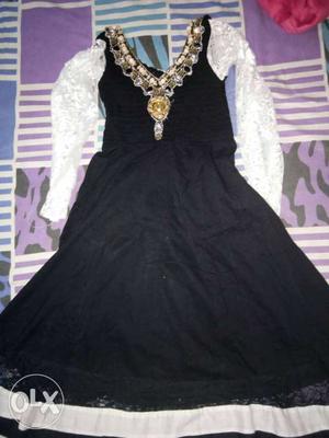 Black And White V-neck Long-sleeve Midi Dress