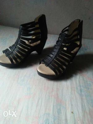 Black-and-brown Strappy Open Toe Kitten Heels