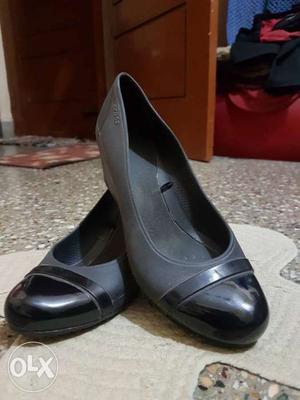 Crocs ladies shoes black size 5. Original price