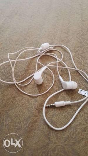 Earphones in a very good condition not used at