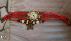 Girl quartz watch in good condition totally new