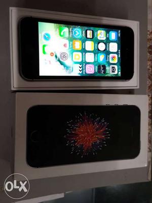 I Phone SE 64gb box with charger light used ur